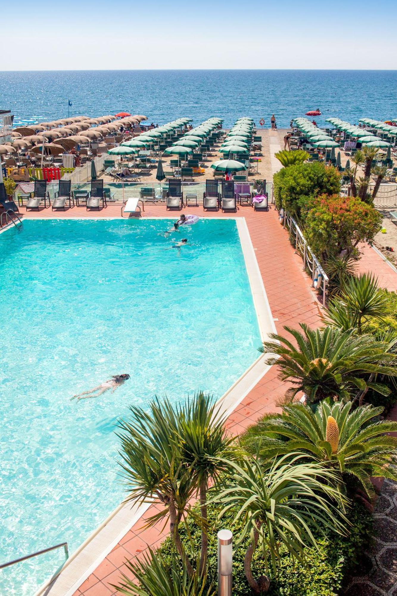 Hotel Gabriella Диано-Марина Экстерьер фото
