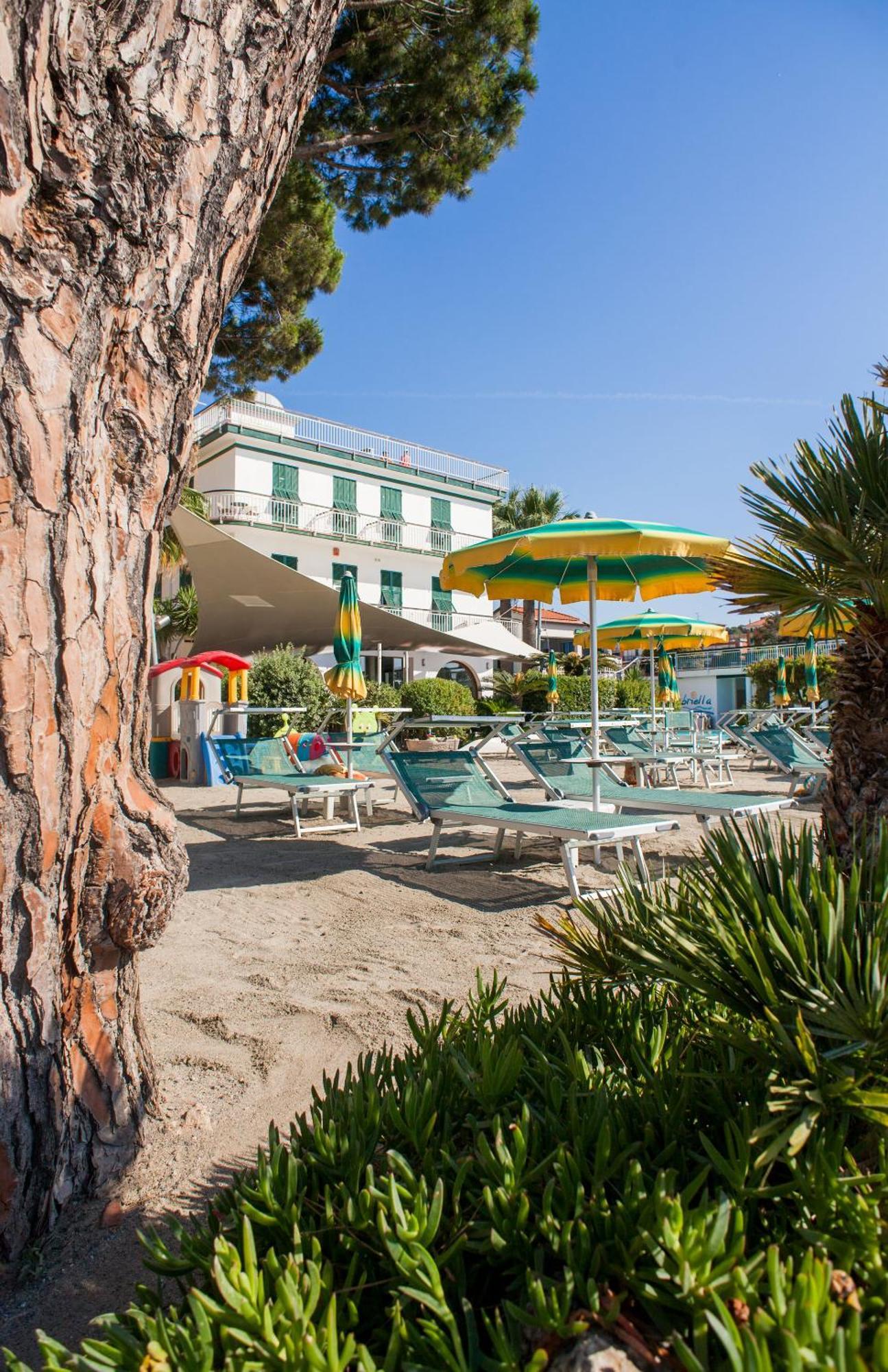 Hotel Gabriella Диано-Марина Экстерьер фото