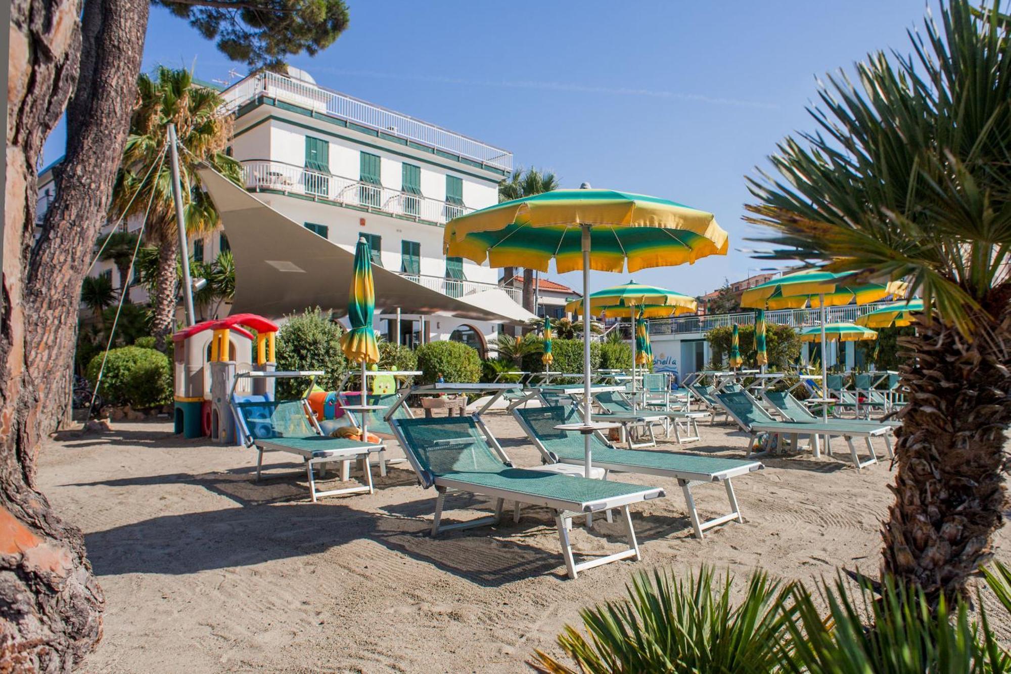 Hotel Gabriella Диано-Марина Экстерьер фото