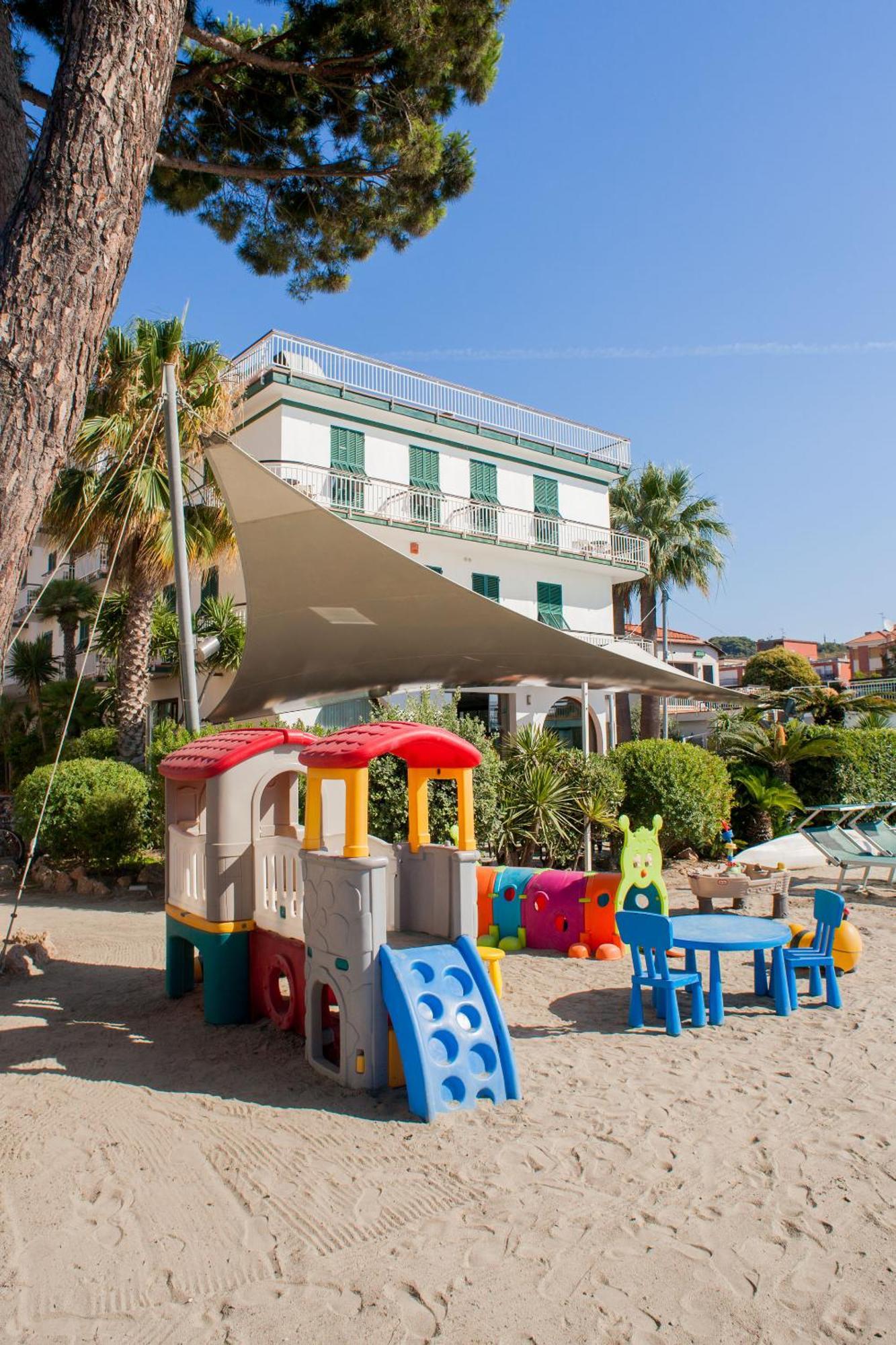 Hotel Gabriella Диано-Марина Экстерьер фото