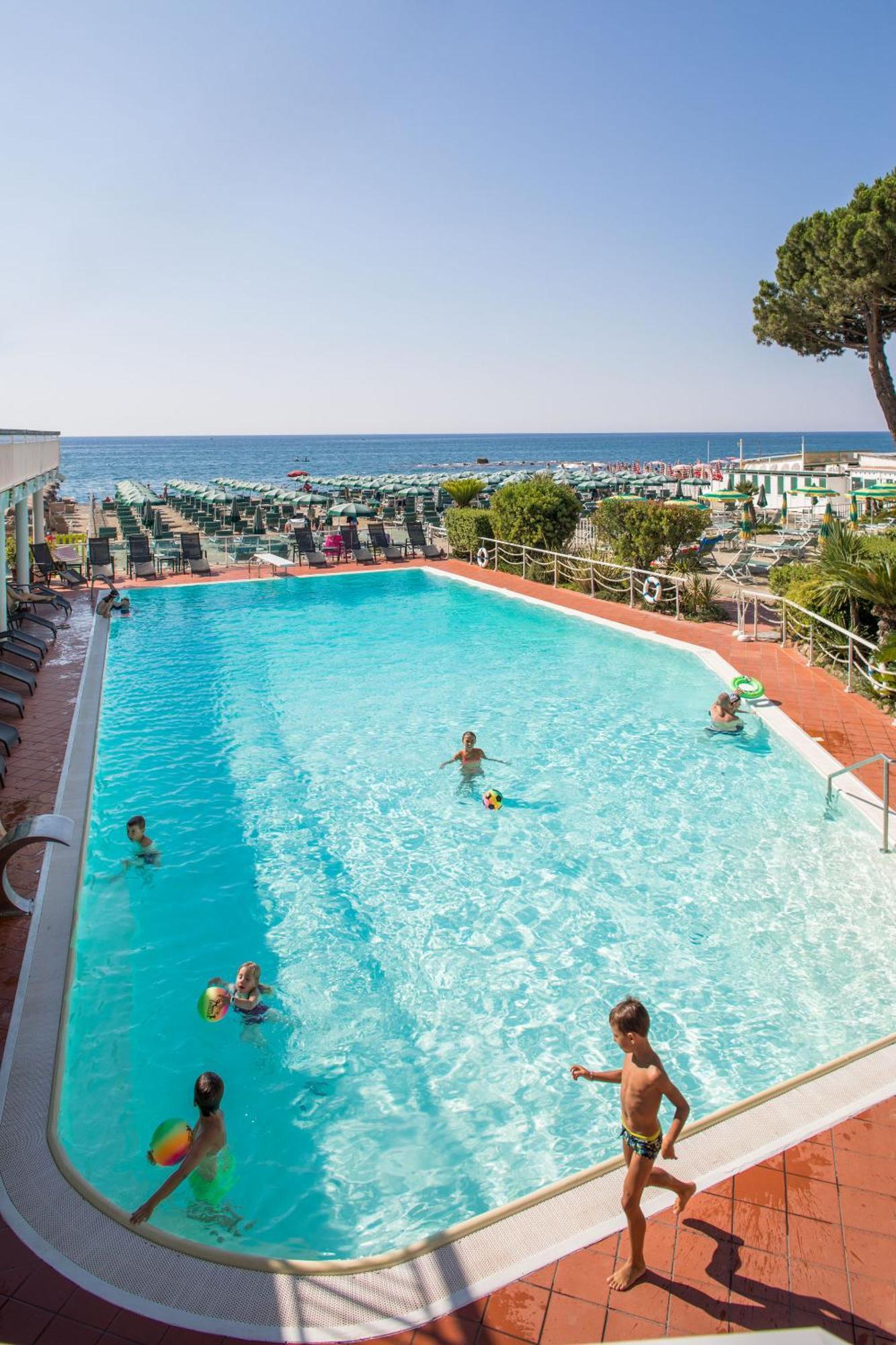Hotel Gabriella Диано-Марина Экстерьер фото