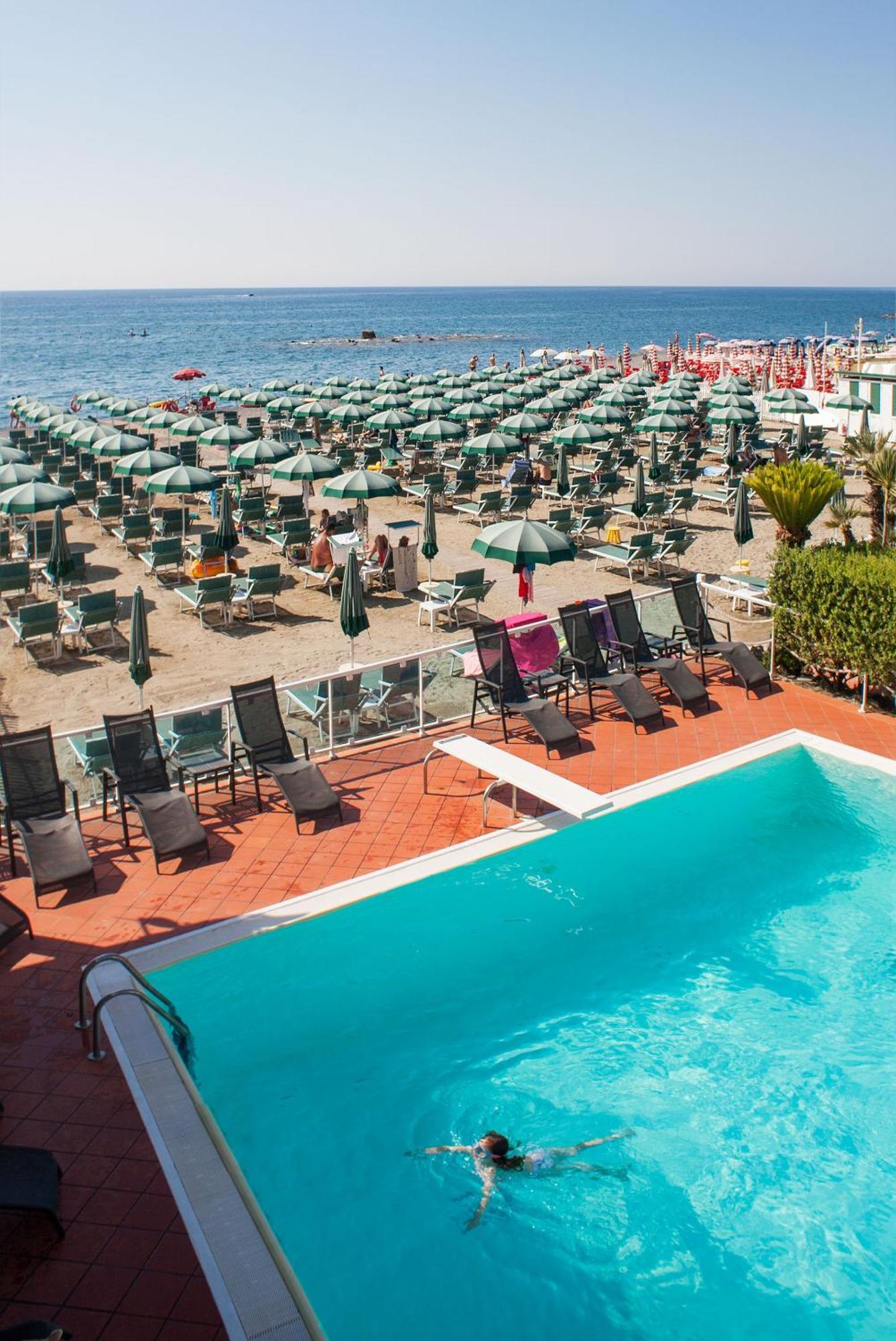 Hotel Gabriella Диано-Марина Экстерьер фото