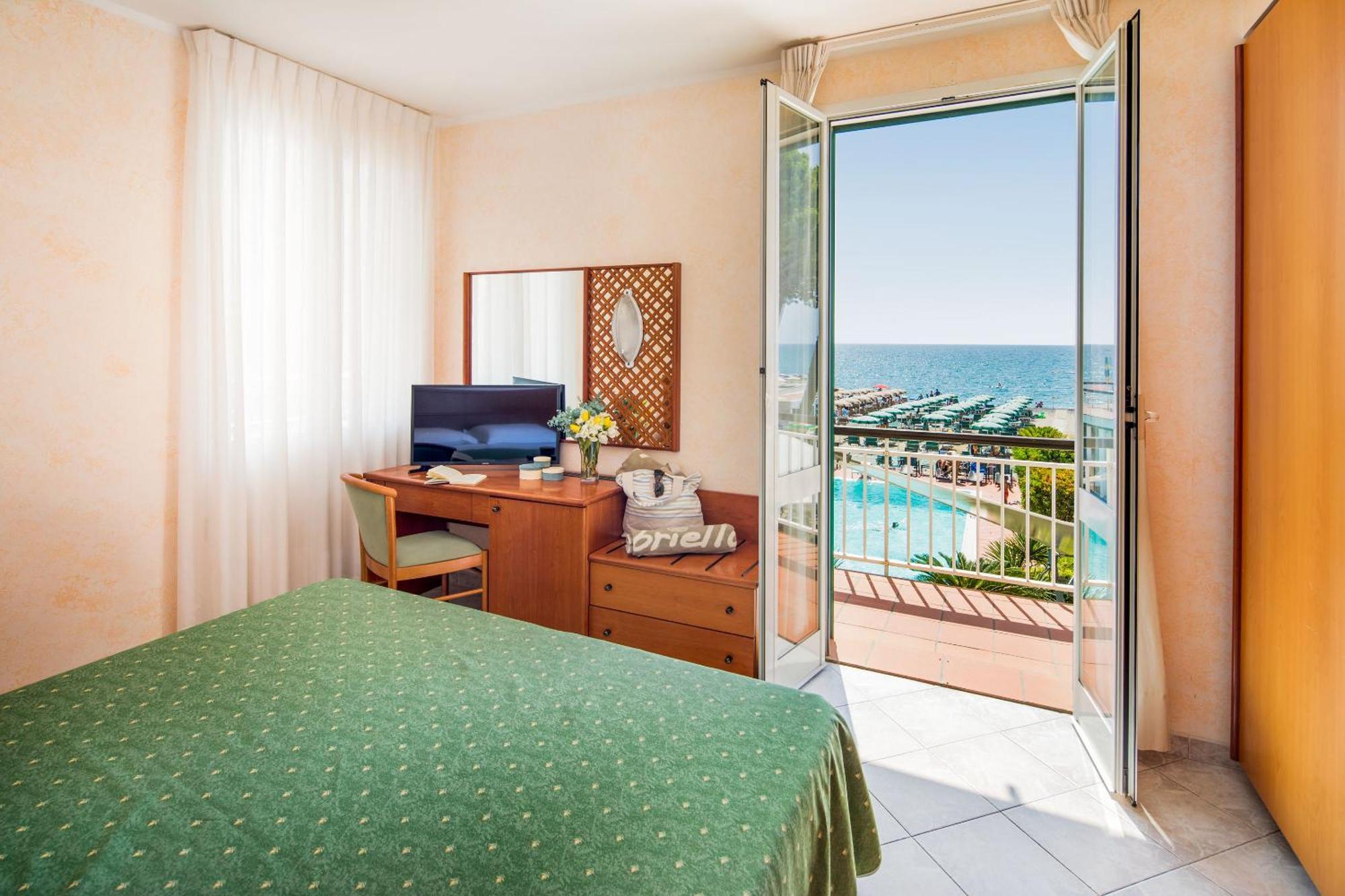 Hotel Gabriella Диано-Марина Экстерьер фото